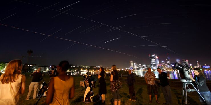 ICRAR Astronomy night with general public look at telescopes on the South Perth Foreshore