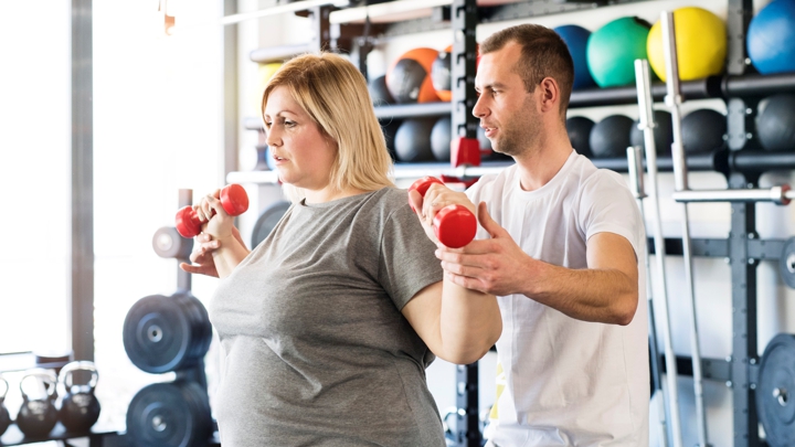 larger woman doing exercises in the gym